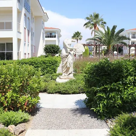Four Seasons. Ilicia. Daire Side