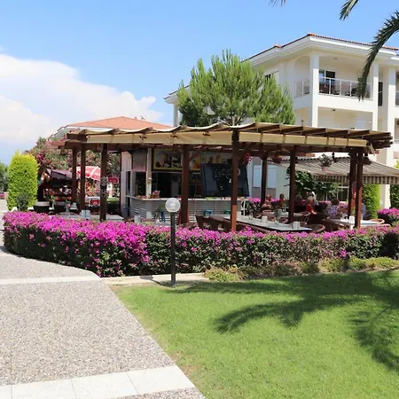 Four Seasons. Ilicia. Daire
